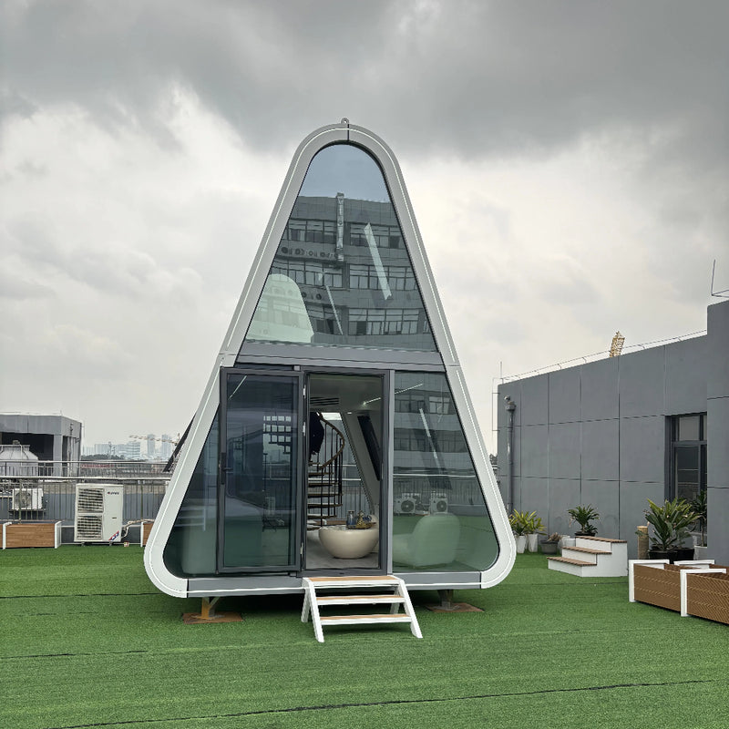 A casa de aço pré-fabricada modular móvel, cápsula triangular de dois andares